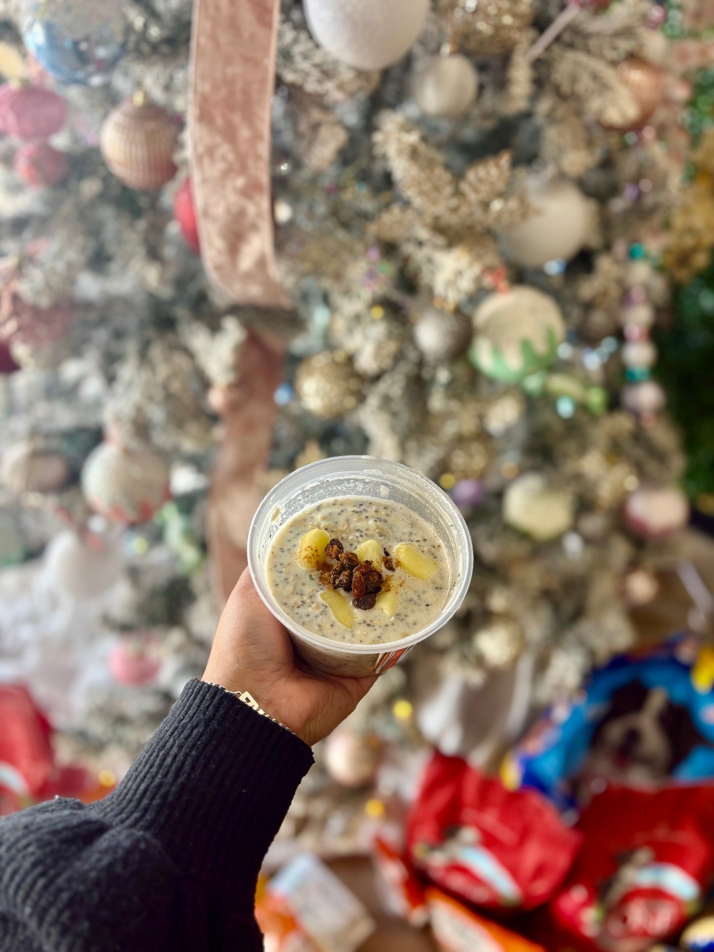 Apple cinnamon Raisin Overnight oats