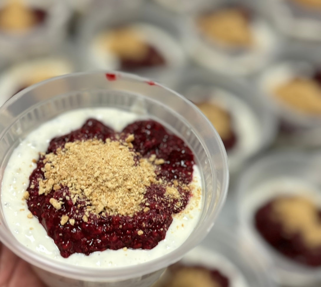 Strawberry cheesecake chia pudding